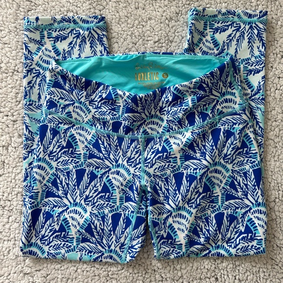 Lilly Pulitzer luxletic blue crop Weekender Leggings. “One of a kind” print sz S - Picture 8 of 12